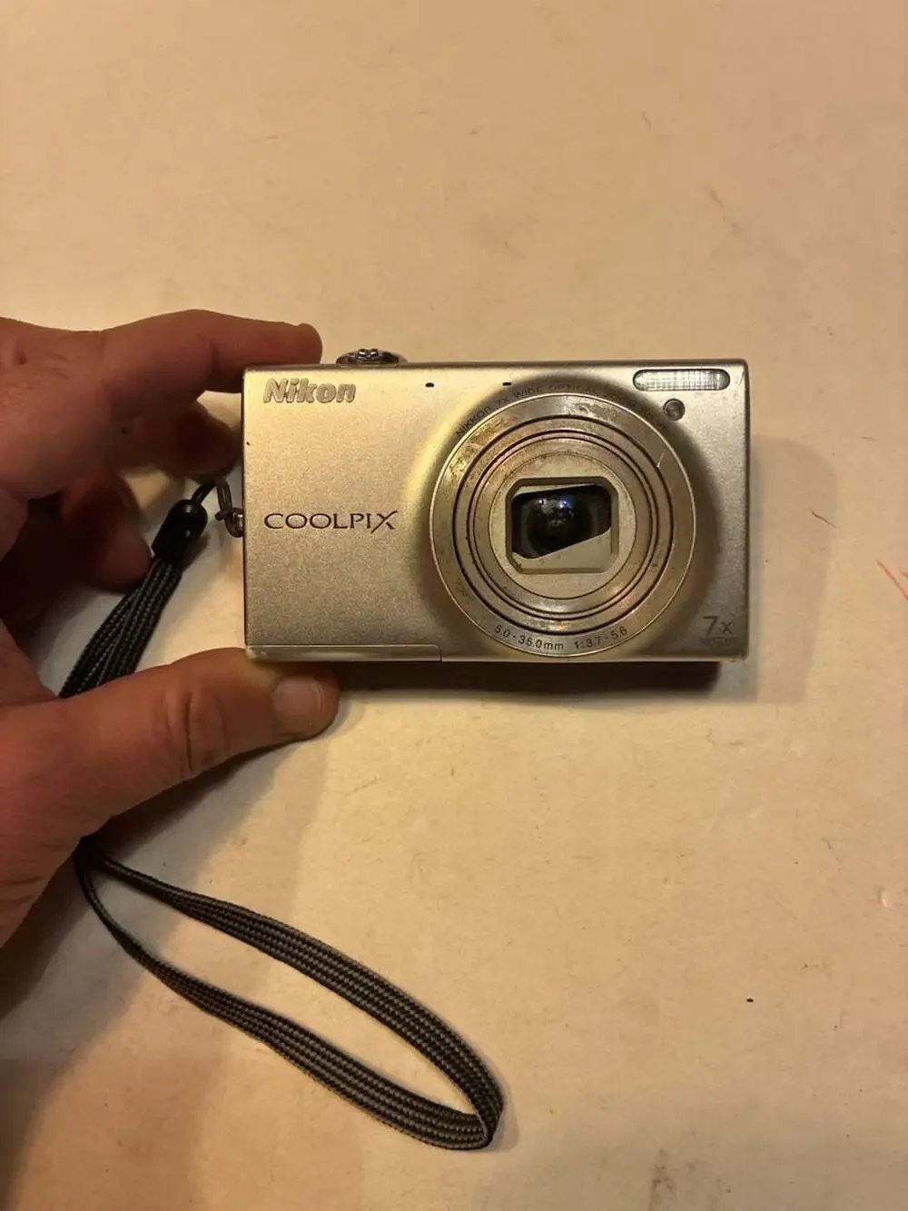 Nikon COOLPIX S6100 16.0MP Digital Camera Silver 7X Wide Zoom